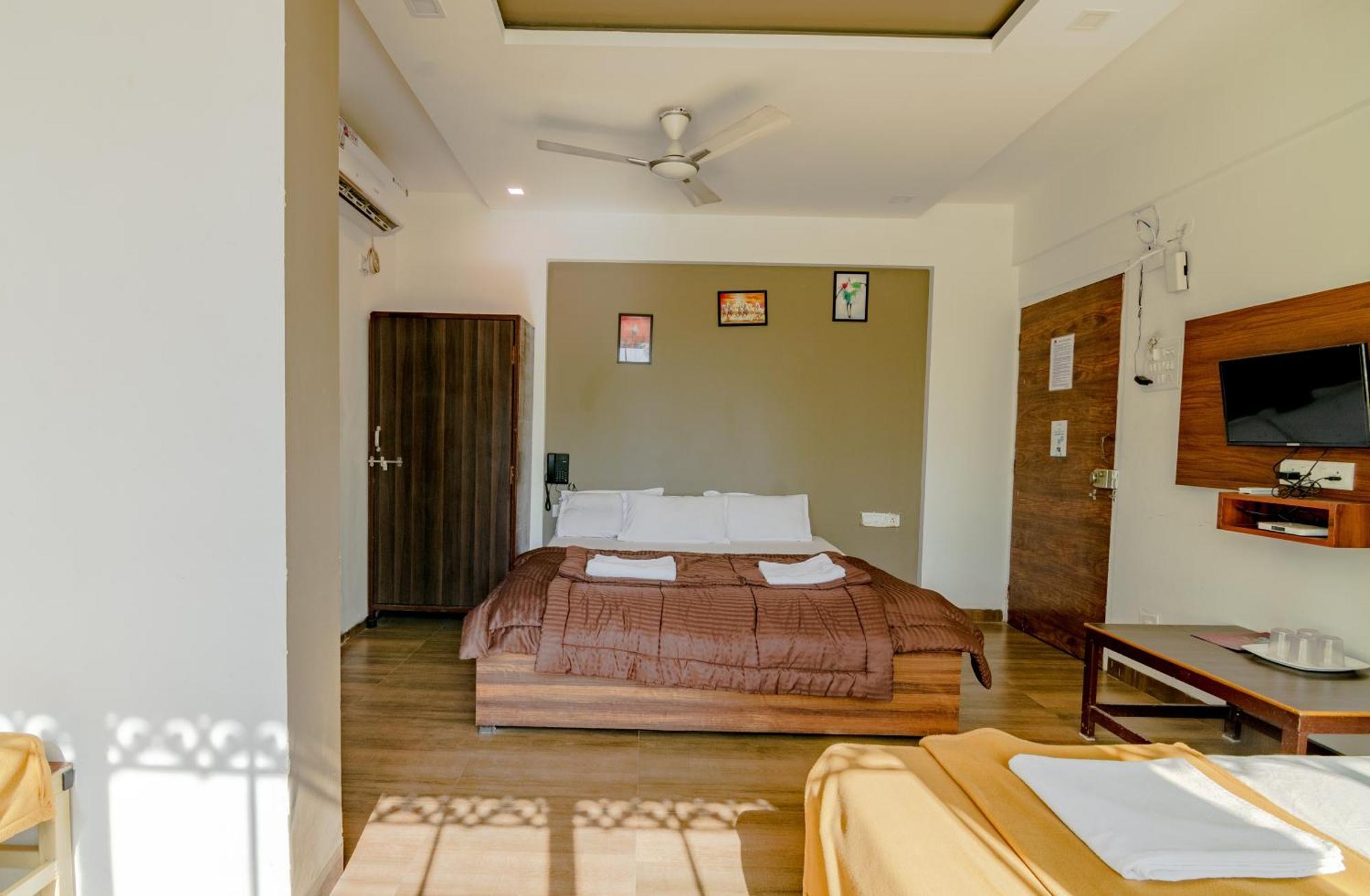 White House Beach Resort, Nagaon Kültér fotó