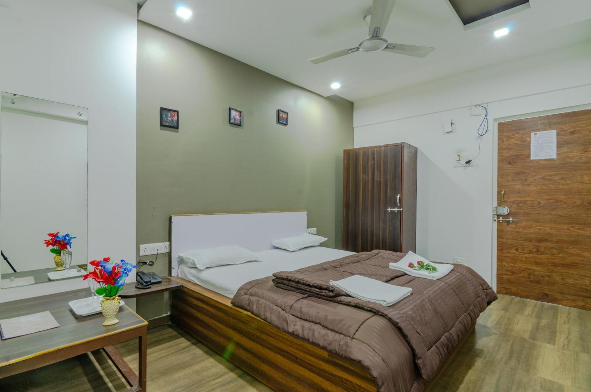 White House Beach Resort, Nagaon Kültér fotó
