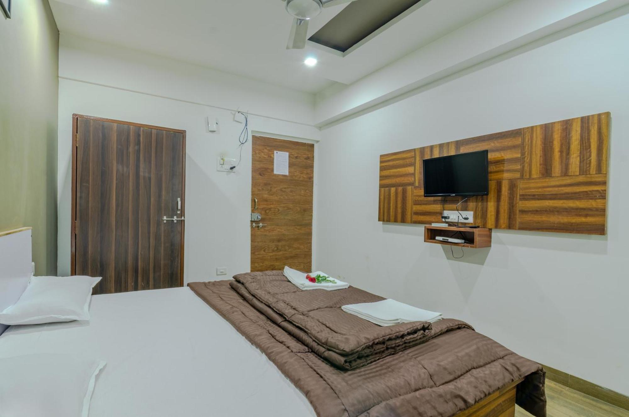 White House Beach Resort, Nagaon Kültér fotó
