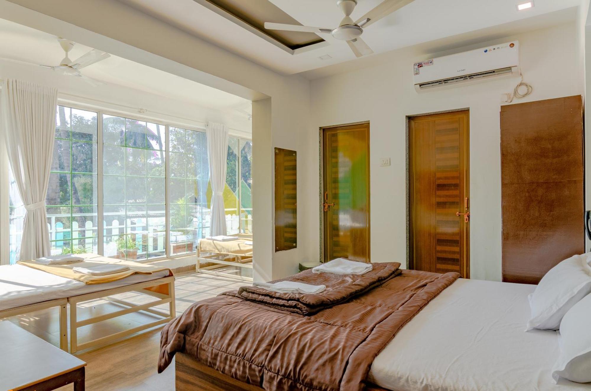 White House Beach Resort, Nagaon Kültér fotó