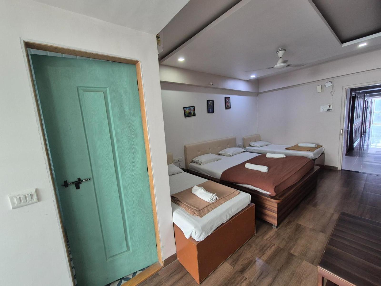 White House Beach Resort, Nagaon Kültér fotó