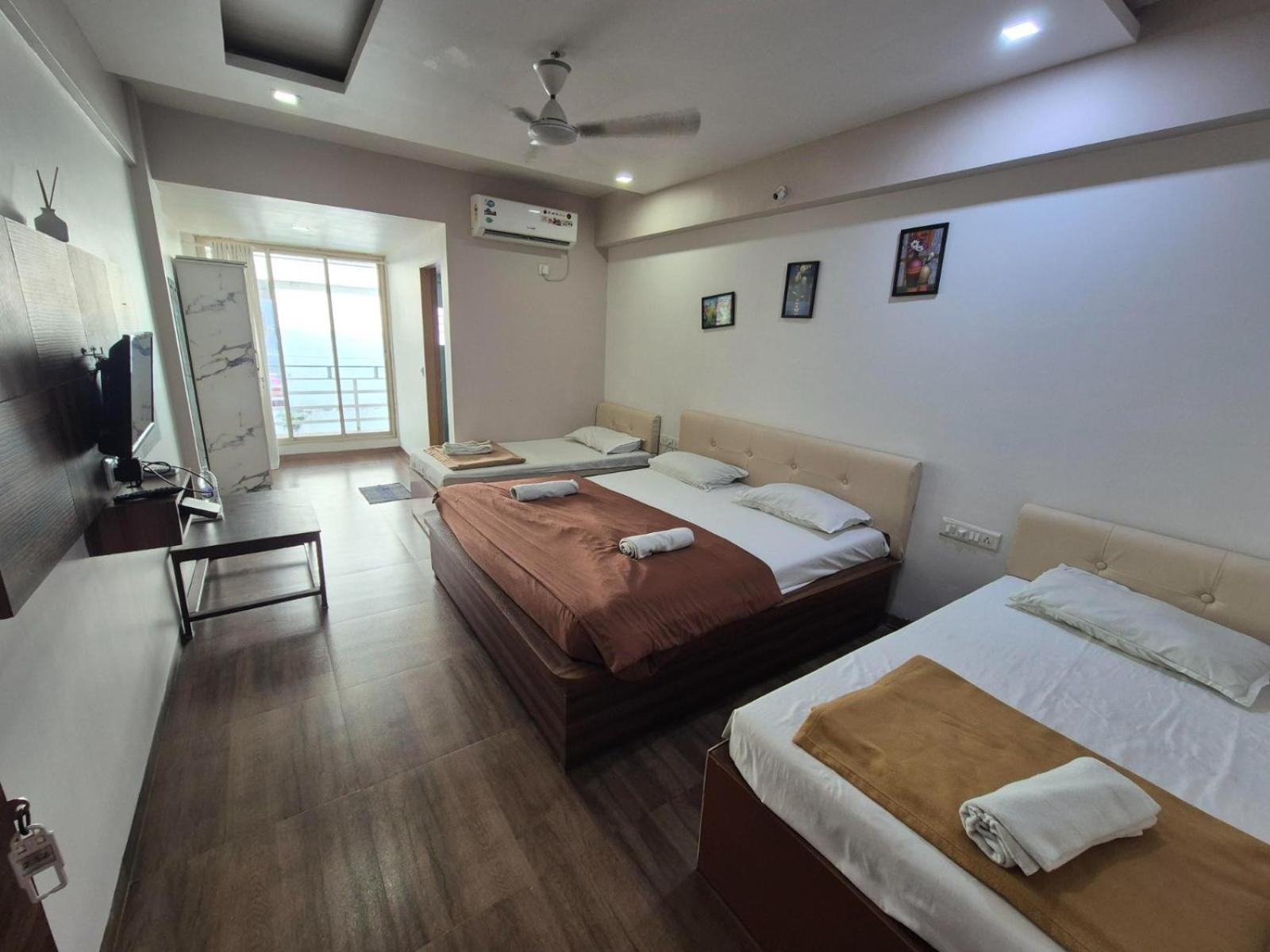 White House Beach Resort, Nagaon Kültér fotó