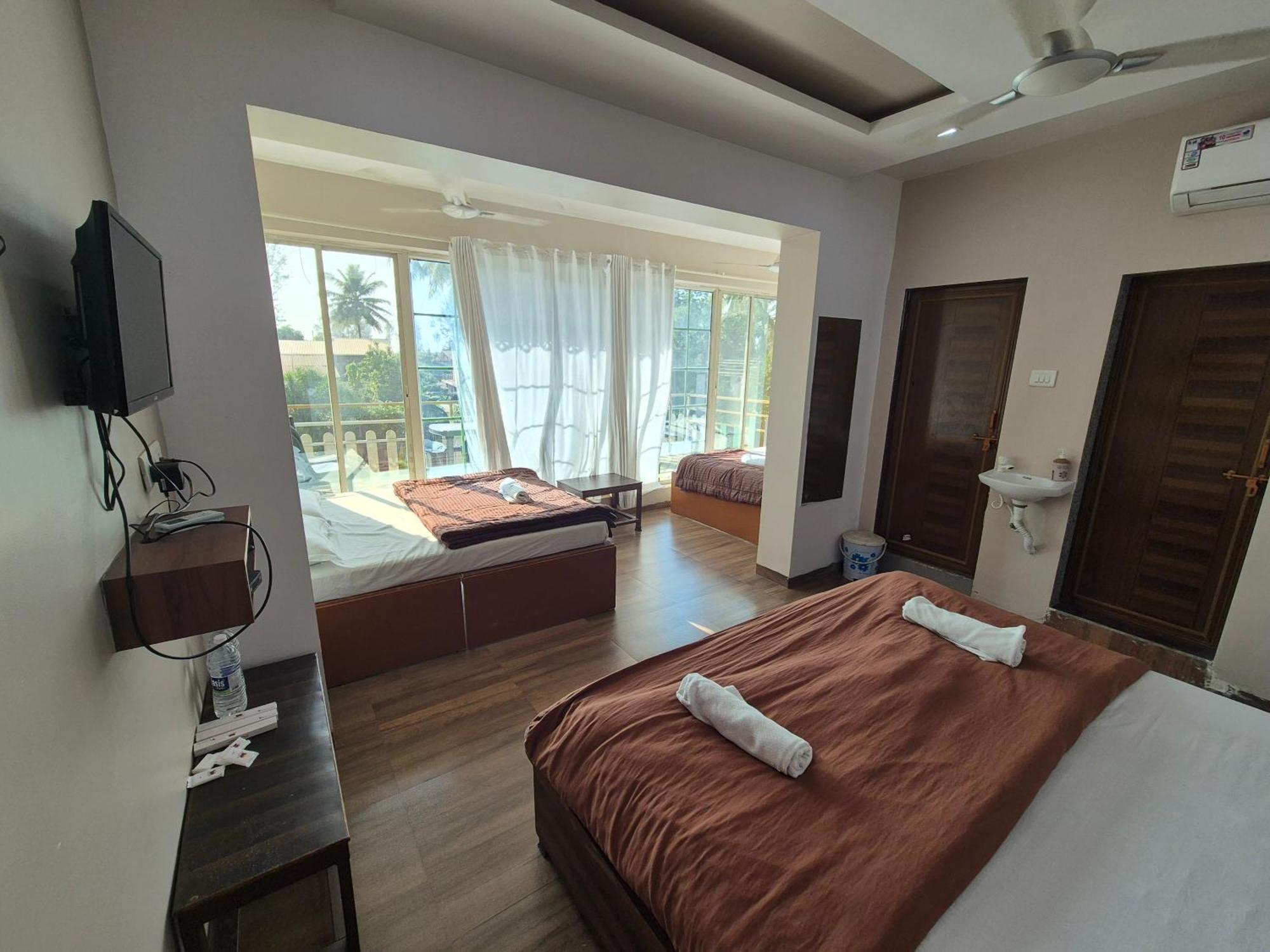 White House Beach Resort, Nagaon Kültér fotó