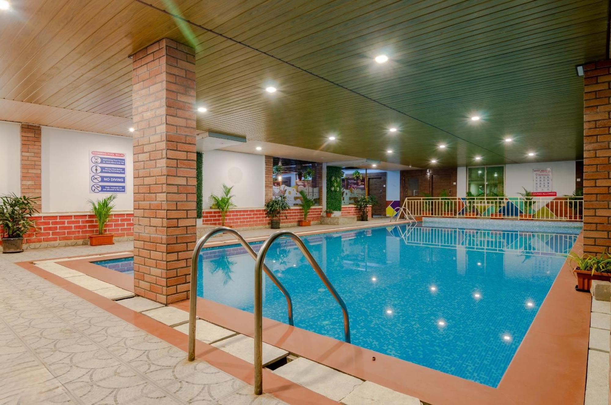 White House Beach Resort, Nagaon Kültér fotó
