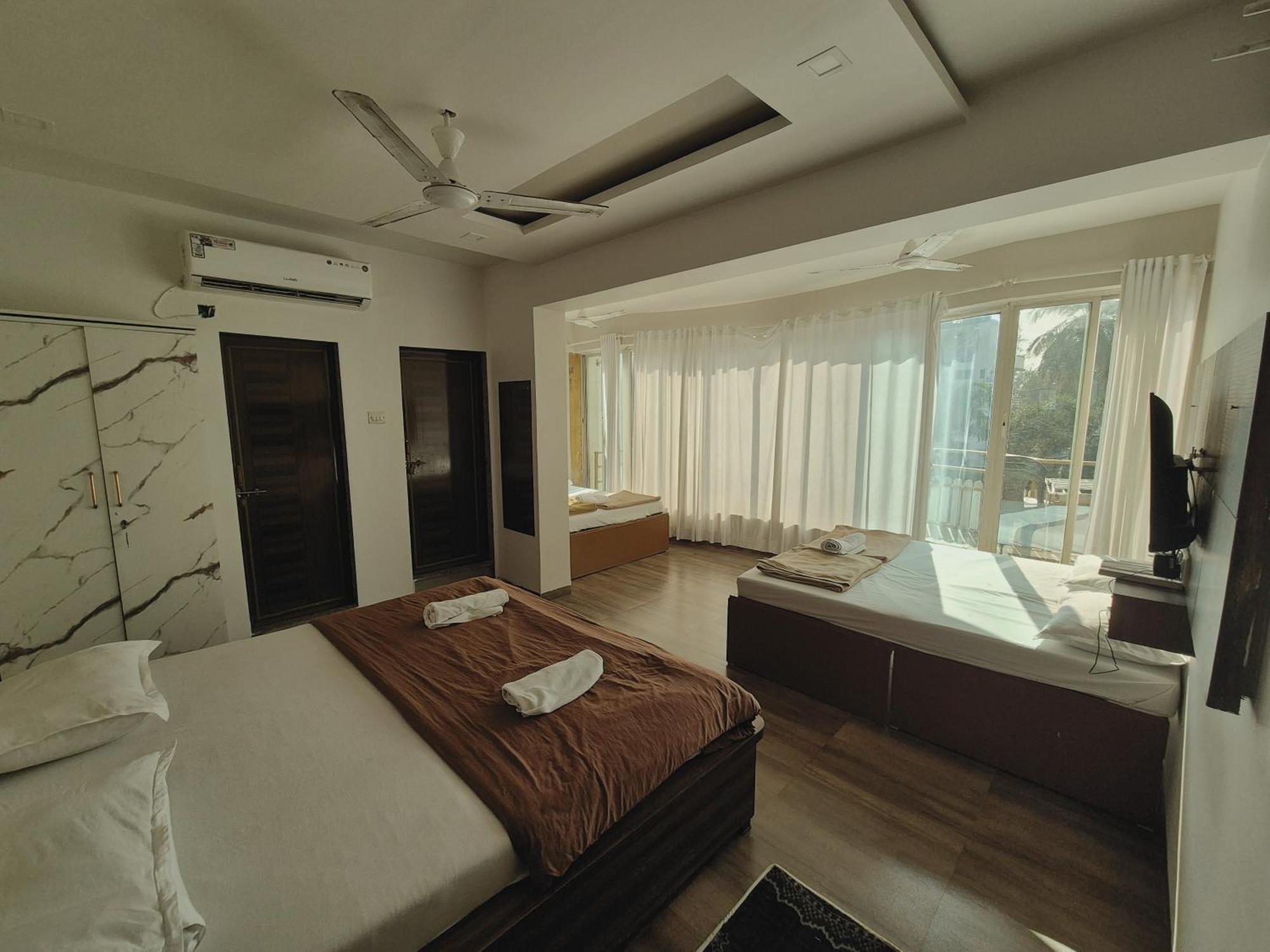 White House Beach Resort, Nagaon Kültér fotó
