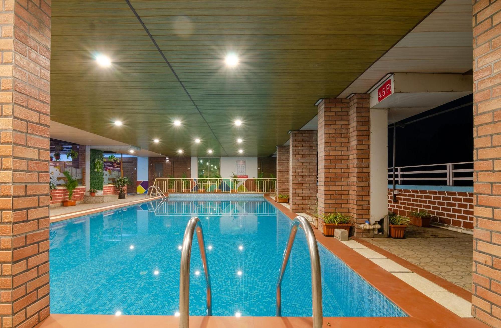White House Beach Resort, Nagaon Kültér fotó