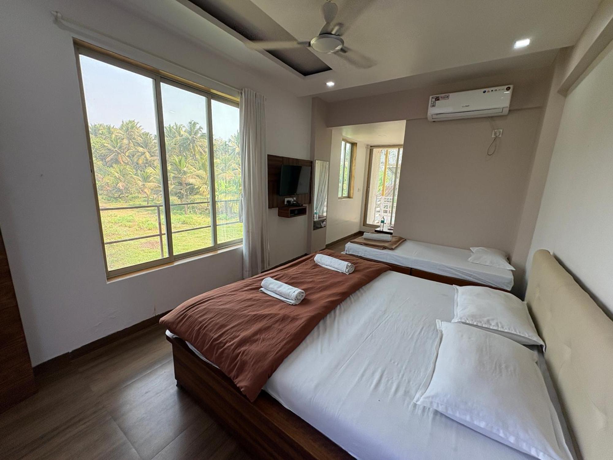 White House Beach Resort, Nagaon Kültér fotó