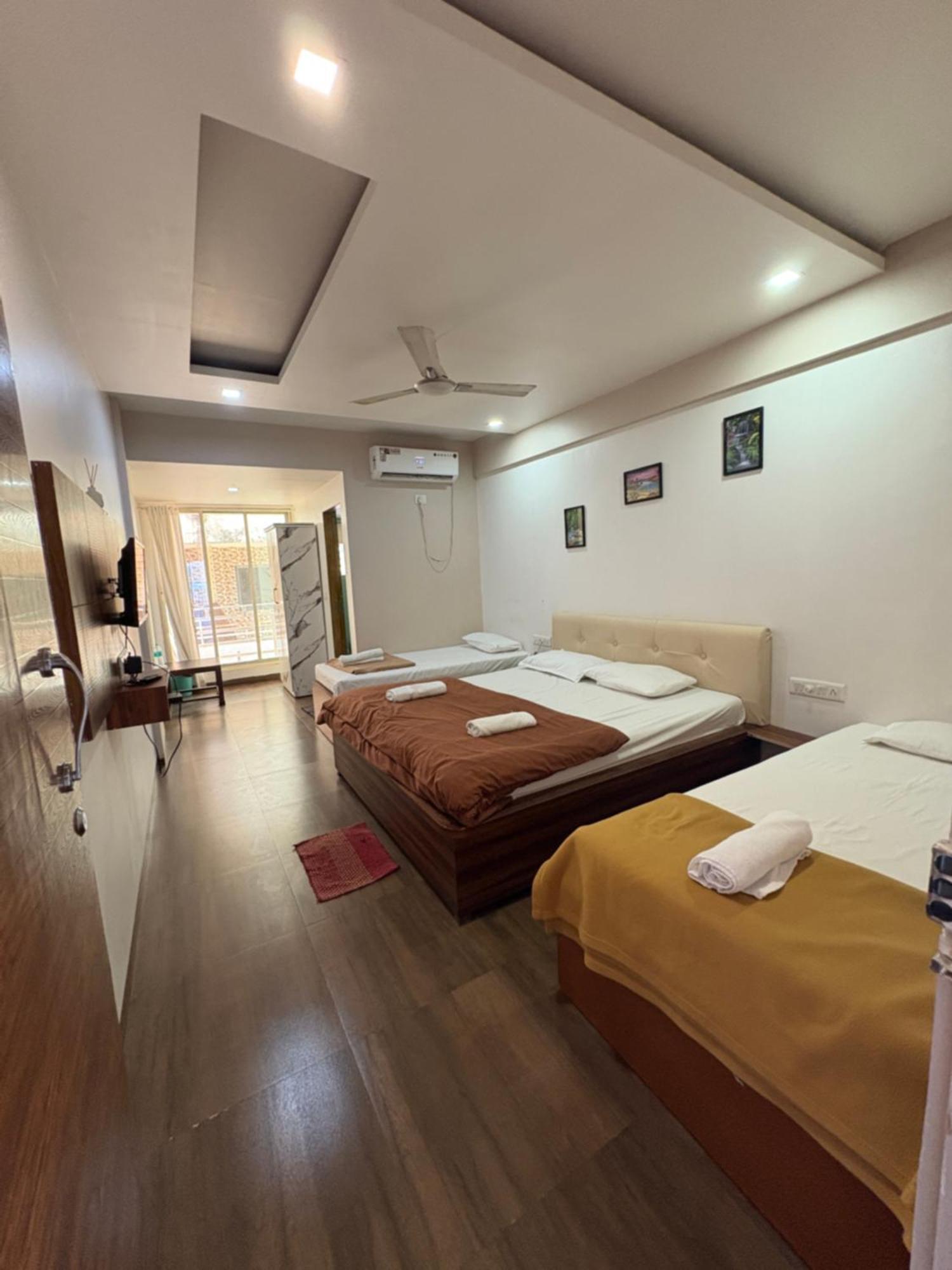 White House Beach Resort, Nagaon Kültér fotó